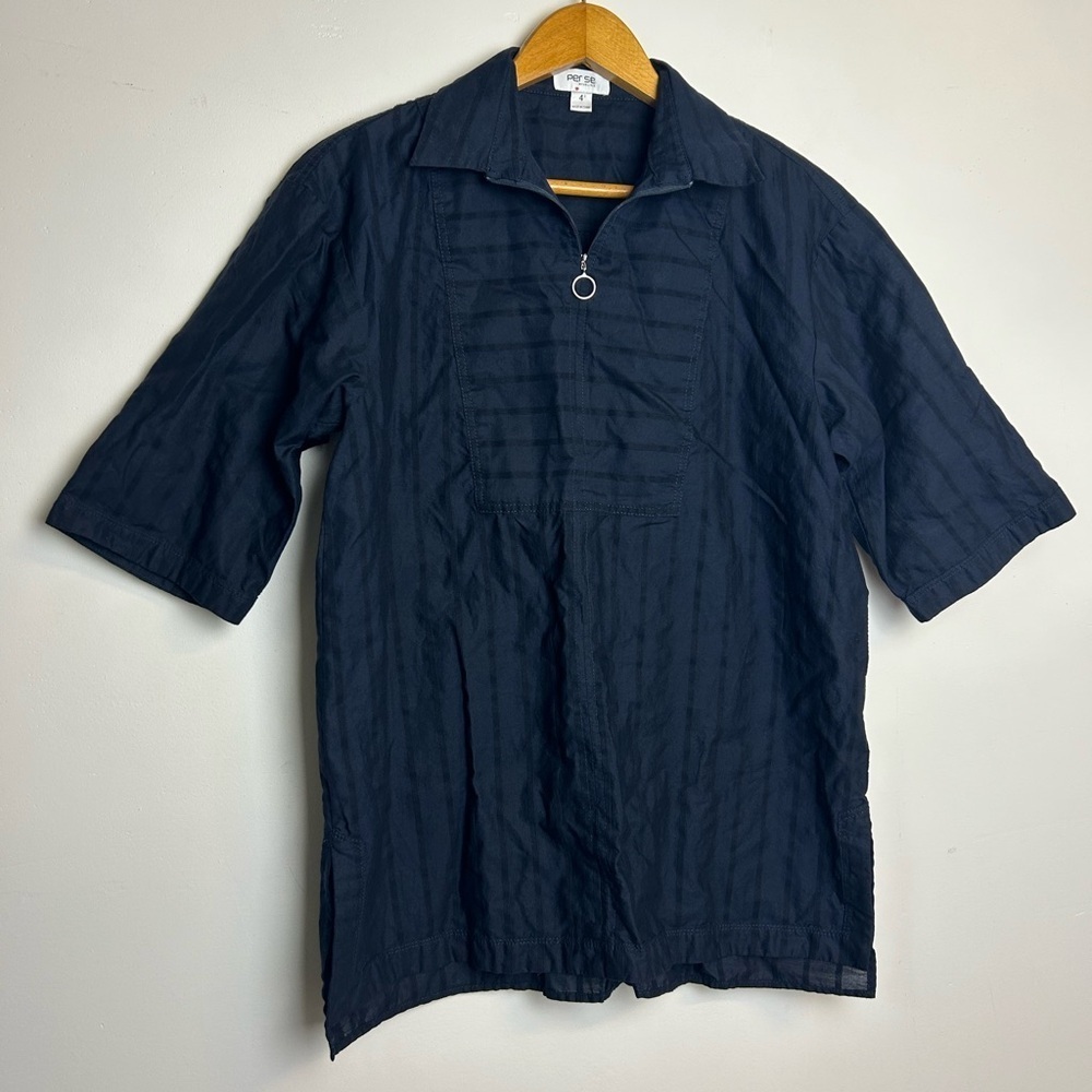 Perse by Carlisle Half Zip Necline Short Blouse Womens navy Blue Size 4